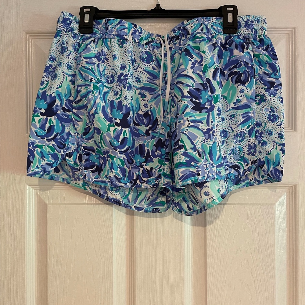 NWOT lilly Pulitzer shorts size large